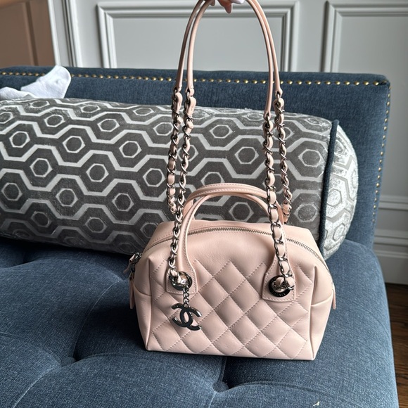 Chanel Feather Weight Bowling Quilted  Leather Shoulder Bag - Picture 10 of 10